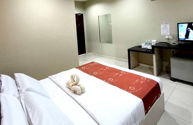 OYO 1166 Hotel Wooden Crib