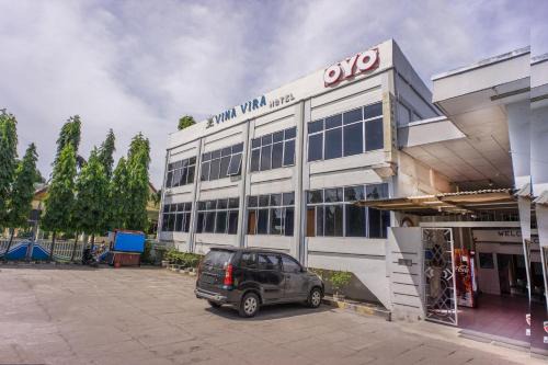 OYO 2180 Vina Vira Hotel