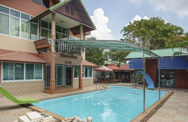 OYO 402 Raknatee Resort