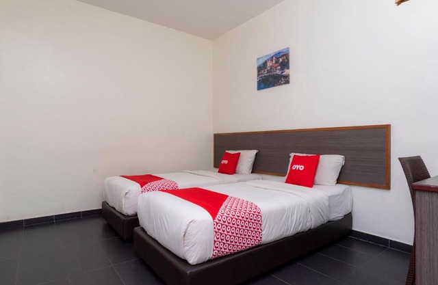 OYO 44095 Bluewater Hotel (2)
