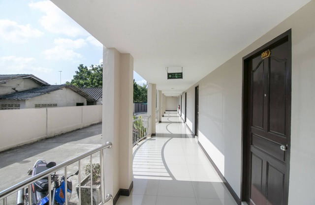 OYO 75390 Sunee Place Hotel