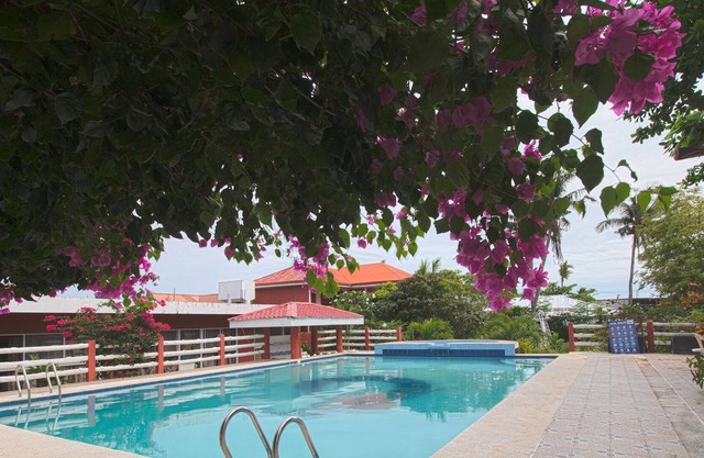 OYO 853 Malapascua Beach And Dive Resort