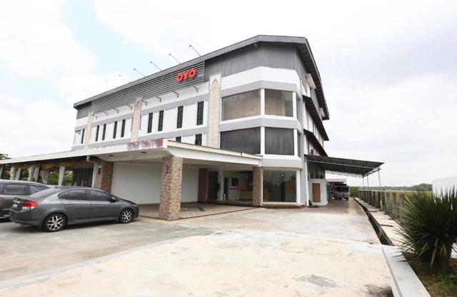 OYO 89888 Dz Residence Guest House