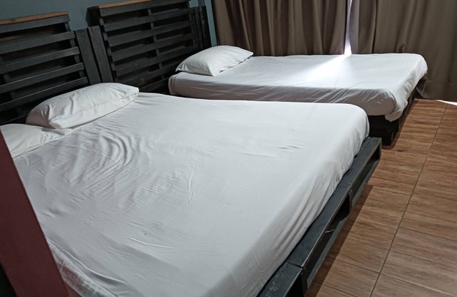 OYO 90863 Hi Inn 2
