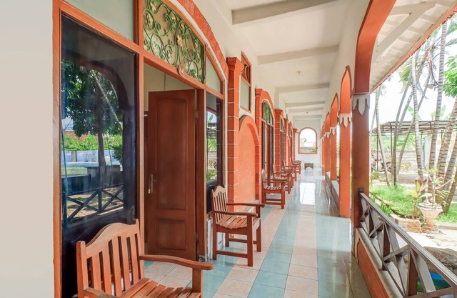 OYO 91042 Hawaina Hotel