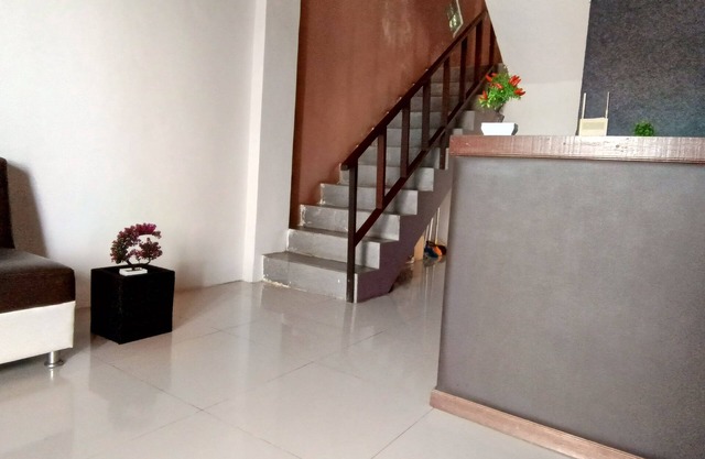 OYO 92243 Fanilly Guest House MarabahanNearJembatan Rumpiang