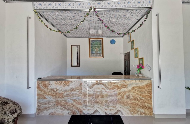 OYO 94248 Hotel Majest