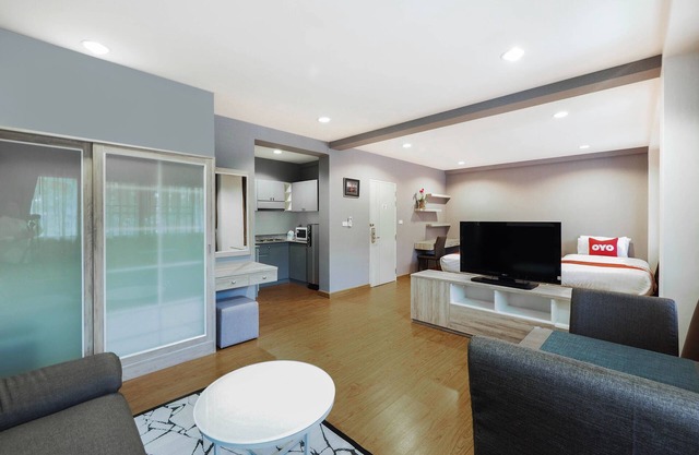 OYO 995 Blue Cafe Apartment