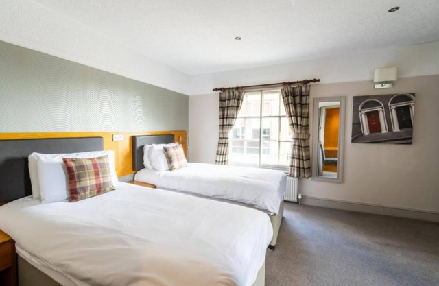 OYO The Red Lion Hotel