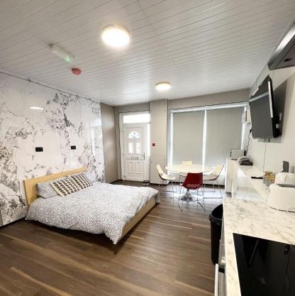 OYO Welsh Holiday Accommodation - Modern Stay