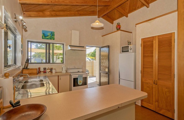 Oyster Bliss - Cooks Beach Holiday Home