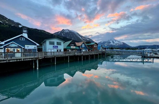 Oz Lodge: Bunkhouse - Cozy, Rustic & perfect for a family or group of friends!