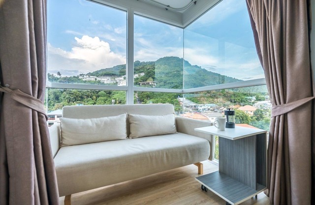 Ozone Kata -Great location, rooftop pool, convenient studio