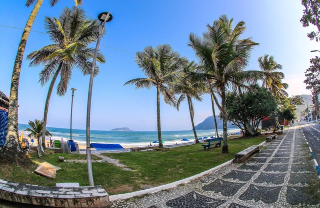 Pé na areia do Guarujá - Praia do Tombo (5-E)