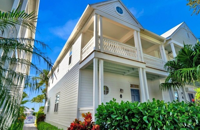 P42 - Gulf Front condo with 3 bedrooms 2.5 baths, pool and dock