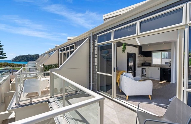 Pacific Waves Townhouse