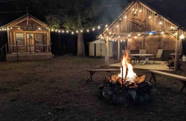 Packwood cabin with hottub, close to White Pass, pet friendly