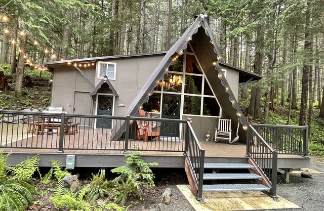 Packwood chalet, ski, hike, enjoy White pass, Gifford Pinchot, Mount Rainier