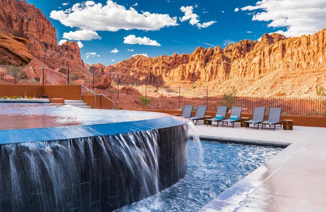 Padre Canyon Residences - Double Masters and King Suite with Pool