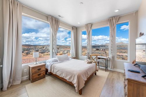 Page Arizona border town- Grand Serenity room with Mesa Views