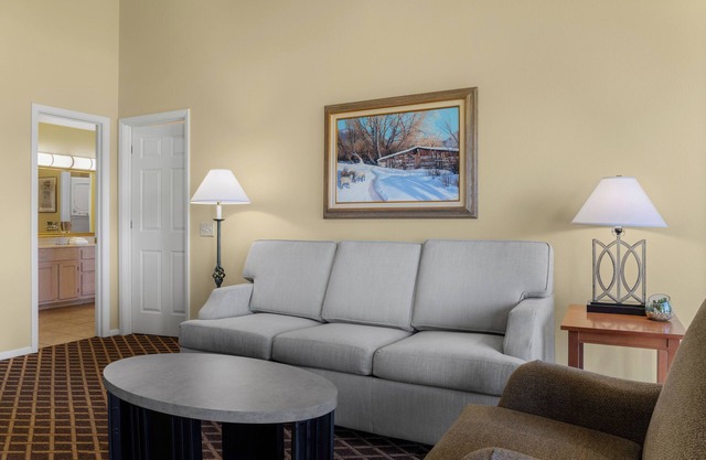 Pagosa Springs CO: 2BR Condo - Lakeside Resort -Mountain Views- Fishing & Hiking