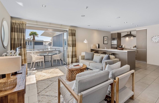 Paihia 2 Bdrm Apartment and Pool