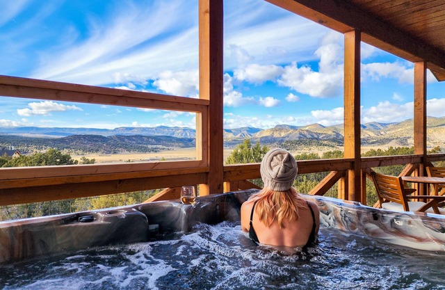 Painted Cliffs| Zion & Bryce| Hot Tub| Fire Pit