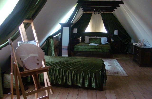 PAINTING ROOM - A touch of poetry.