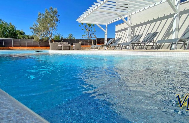 Pakostane - KORNATI - studio de 40 m2 avec piscine
