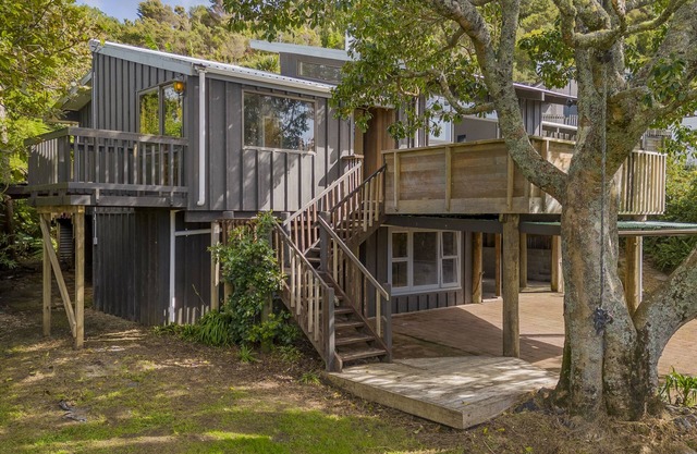 Paku View Retreat - Tairua Holiday Home