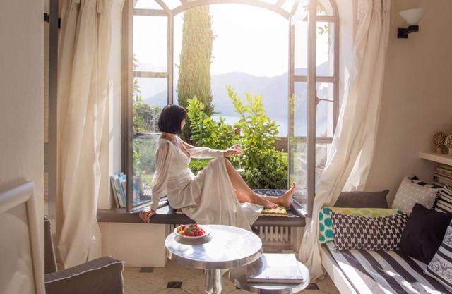 Palatial Palazzo with private lake view garden