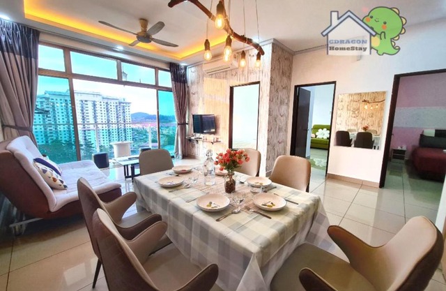Palazio 3 bedroom balcony lake view high floor by GDRAGON HomeStay