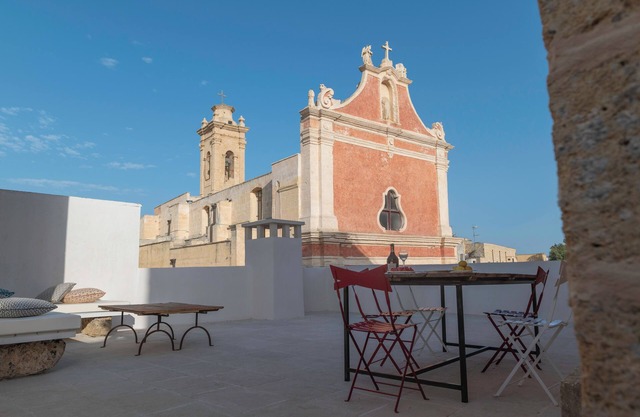 Palazzo Pati, the new home in Salento in the historic center of Tiggiano.