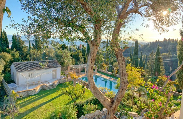 Paleopetres La Chataîgne - large private pool - sea views - total privacy -