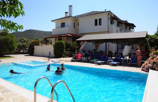 Palirria Hotel & Studios