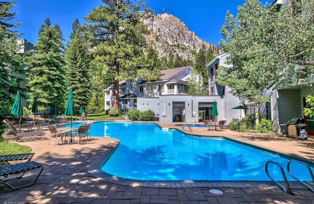 Palisades Ski Condo: Ski-in/ski-out Studio w/Hot Tubs and Pool