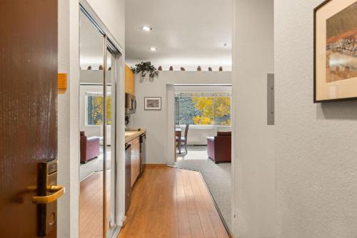 Palisades Tahoe Lodge Rentals Studio #253