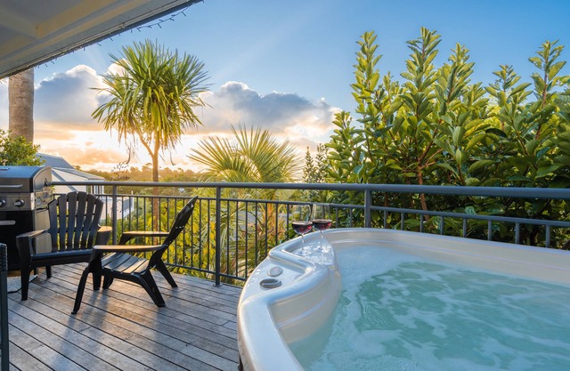 Palm Beach Perfection with Aircondioning, Free WIFI, SKY TV, Private Spa Pool