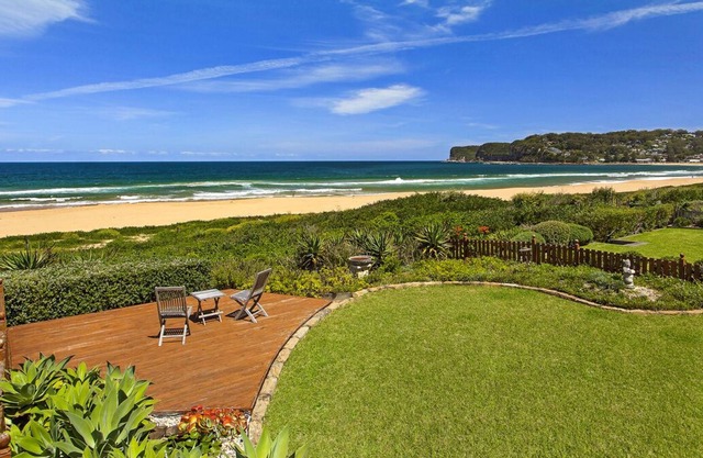 Palm Cove - Absolute Beachfront North Avoca