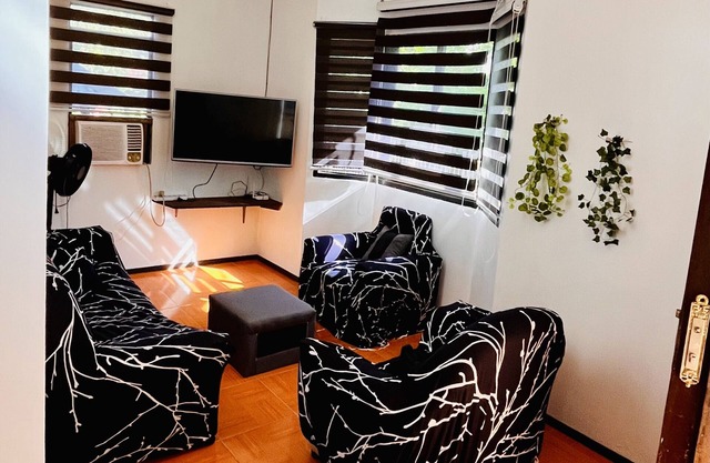 Palm House! 1min from the beach! 5min to White Beach! w/AC