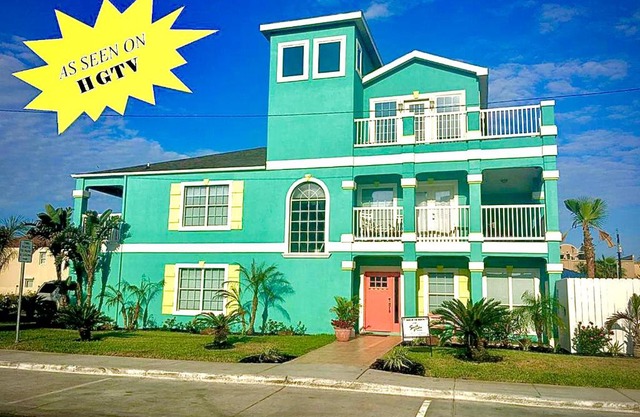 Palm Paradise/ Across from beach/Private heated pool/indoor slide