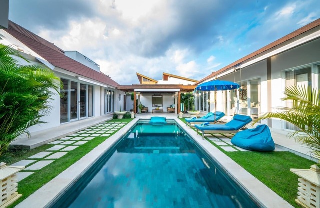 Palm Putri -Tropical Holiday Haven - Beachside Sanur