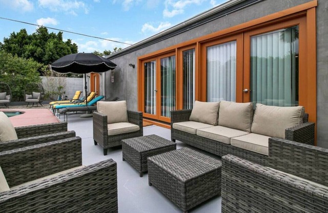Palm Springs Beauty | Pool | Spa |FirePit | Unique