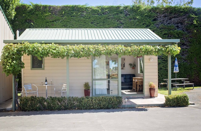 Palm Tree Cottage in Rural Havelock North