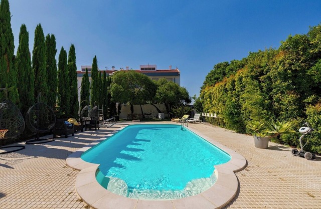 Palmela Pool House