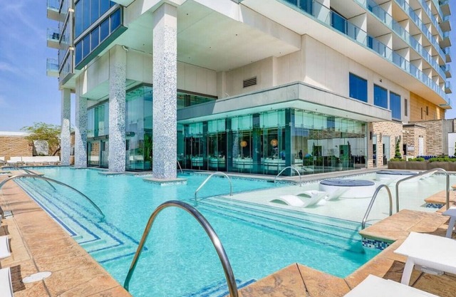 Palms place residence deluxe condo with Pool & Gym