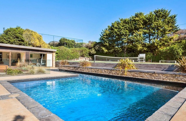 Palms Portsea Pool and Court