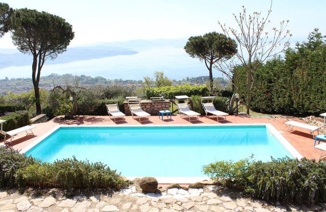 Panoramic villa immersed in the green Umbrian countryside of Trasimeno lake view