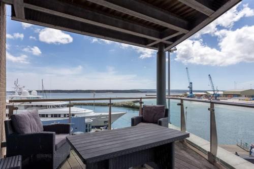 Panorama - 180-Degree Harbour Views