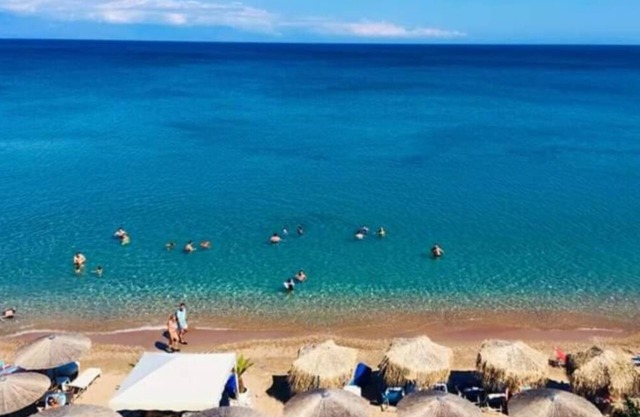 Panorama beach -τουριστικές κατοικίες δίπλα στη θάλασσα